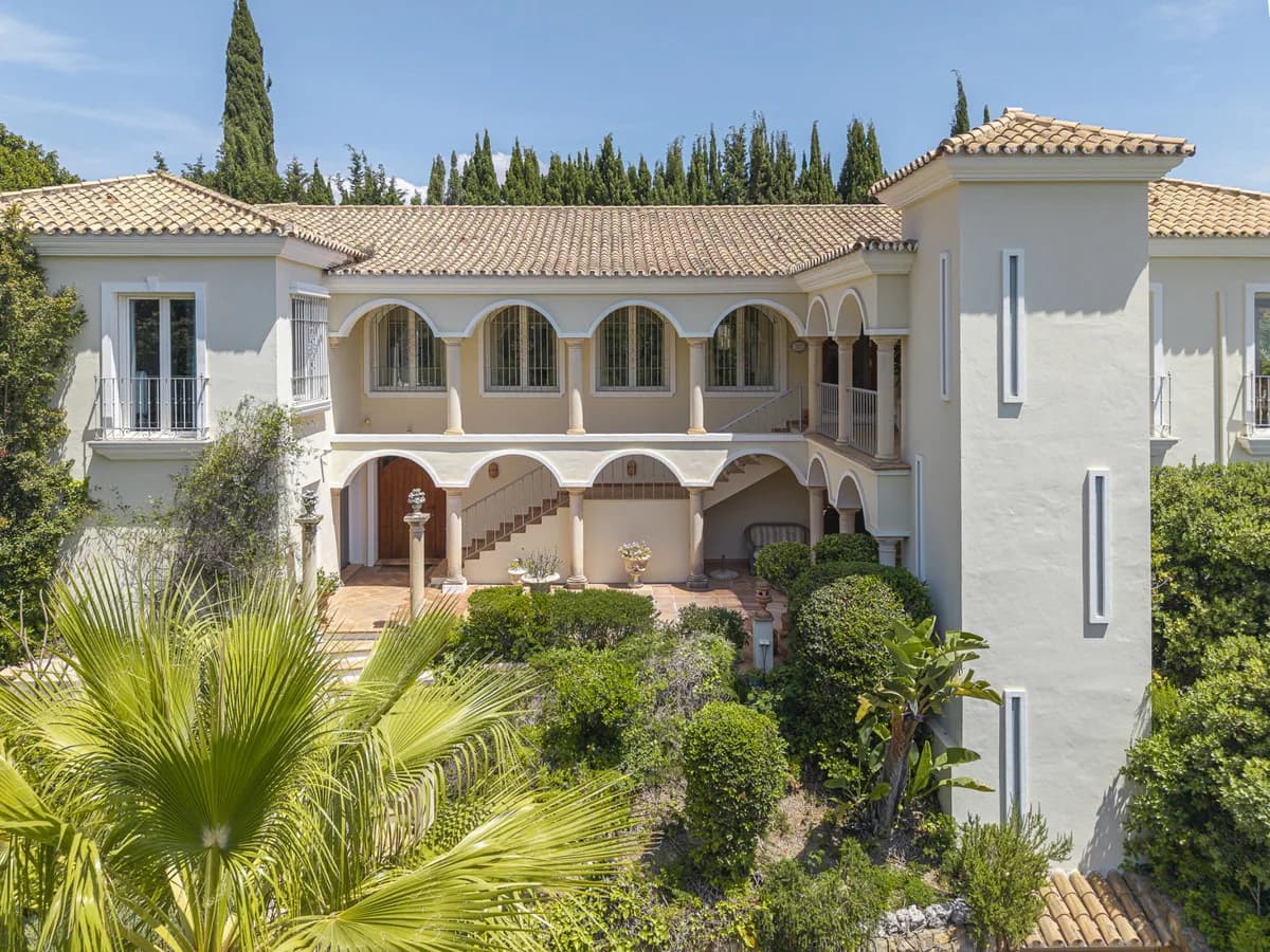6 Bedroom Detached Villa for Sale in Benahavís, Málaga - Image 2