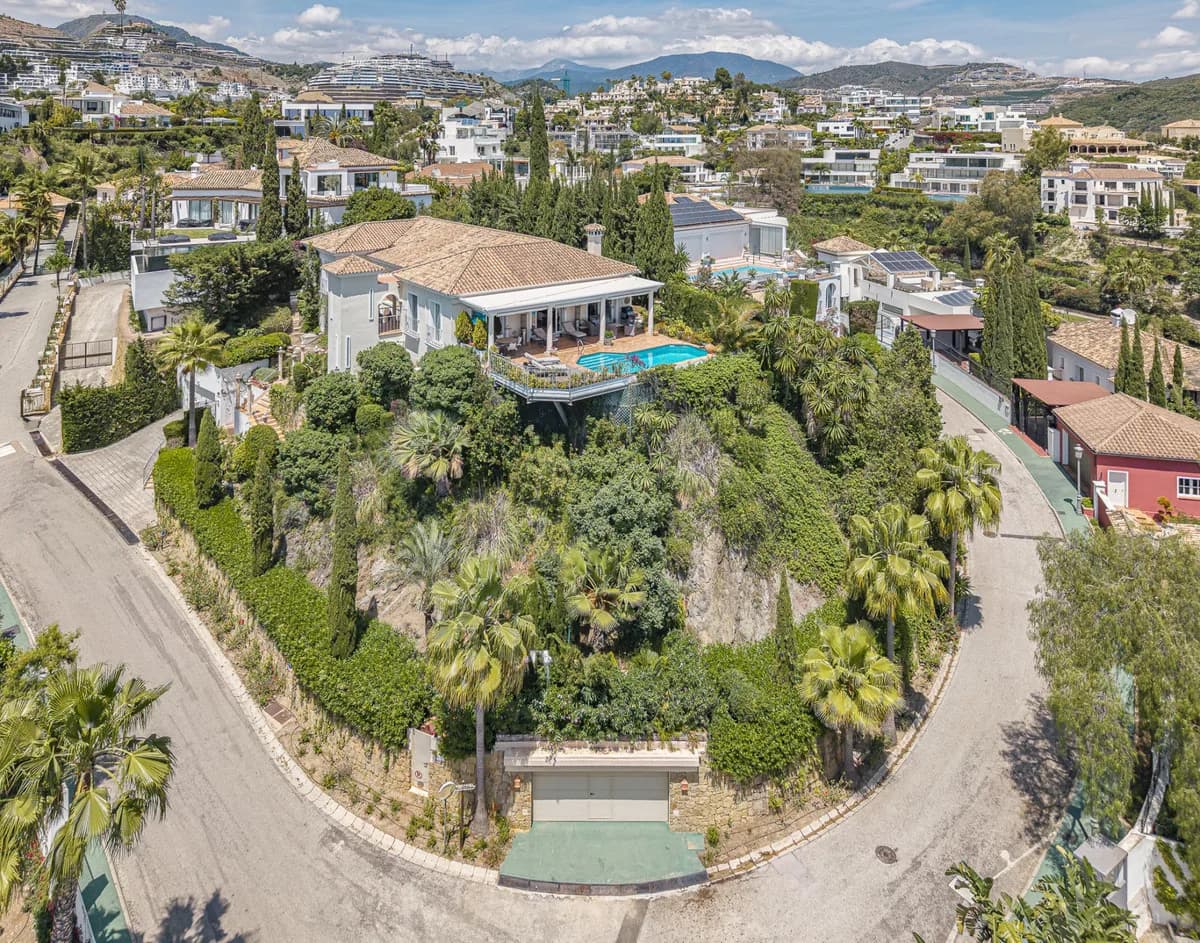 6 Bedroom Detached Villa for Sale in Benahavís, Málaga - Image 3