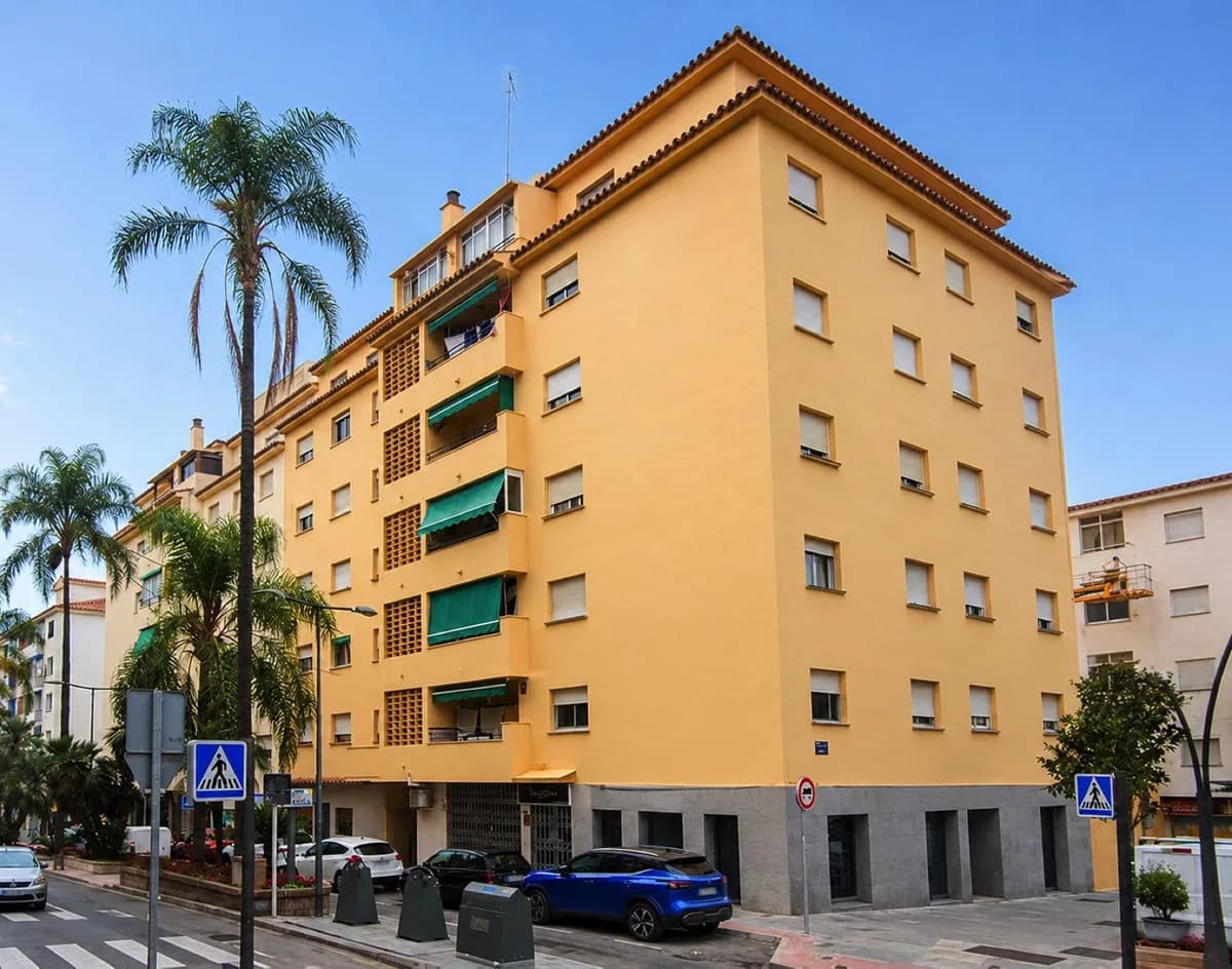 3 Bedroom Middle Floor Apartment for Sale in Marbella, Málaga