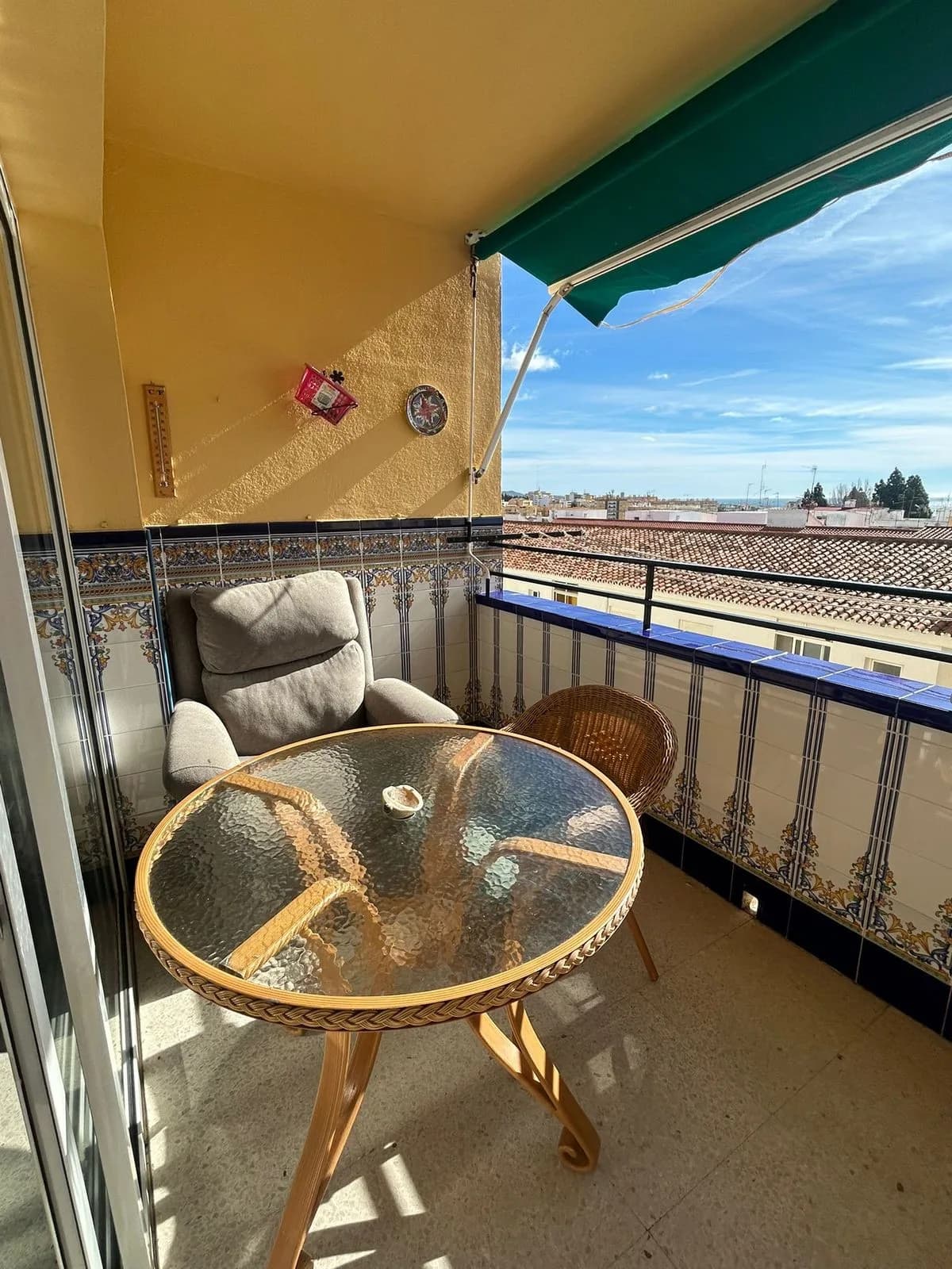 3 Bedroom Middle Floor Apartment for Sale in Marbella, Málaga - Image 2