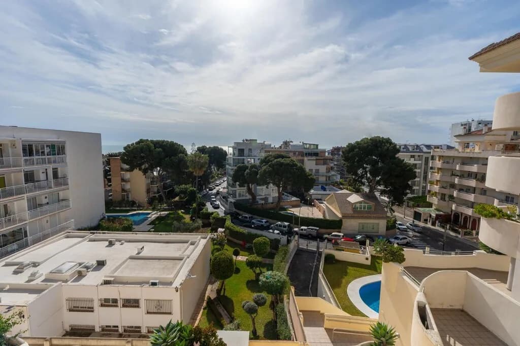 2 Bedroom Middle Floor Apartment for Sale in Benalmadena, Málaga