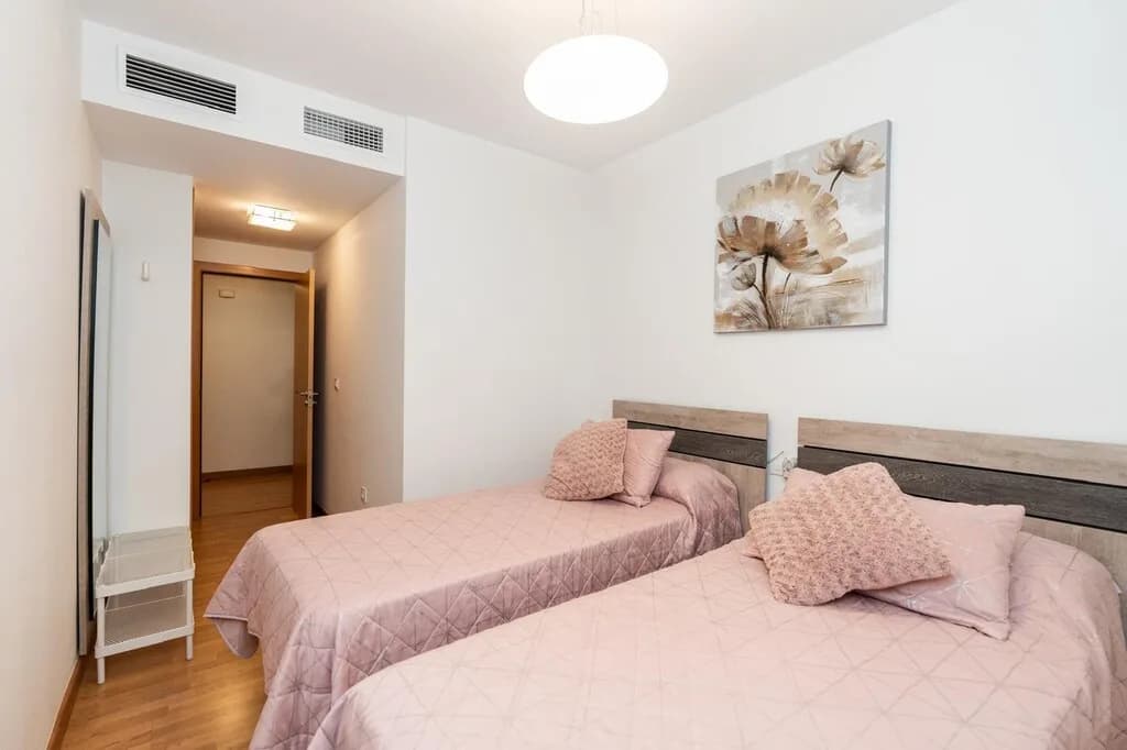 2 Bedroom Middle Floor Apartment for Sale in Benalmadena, Málaga - Image 8