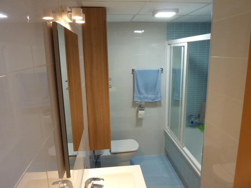 2 Bedroom Middle Floor Apartment for Sale in Benalmadena, Málaga - Image 9
