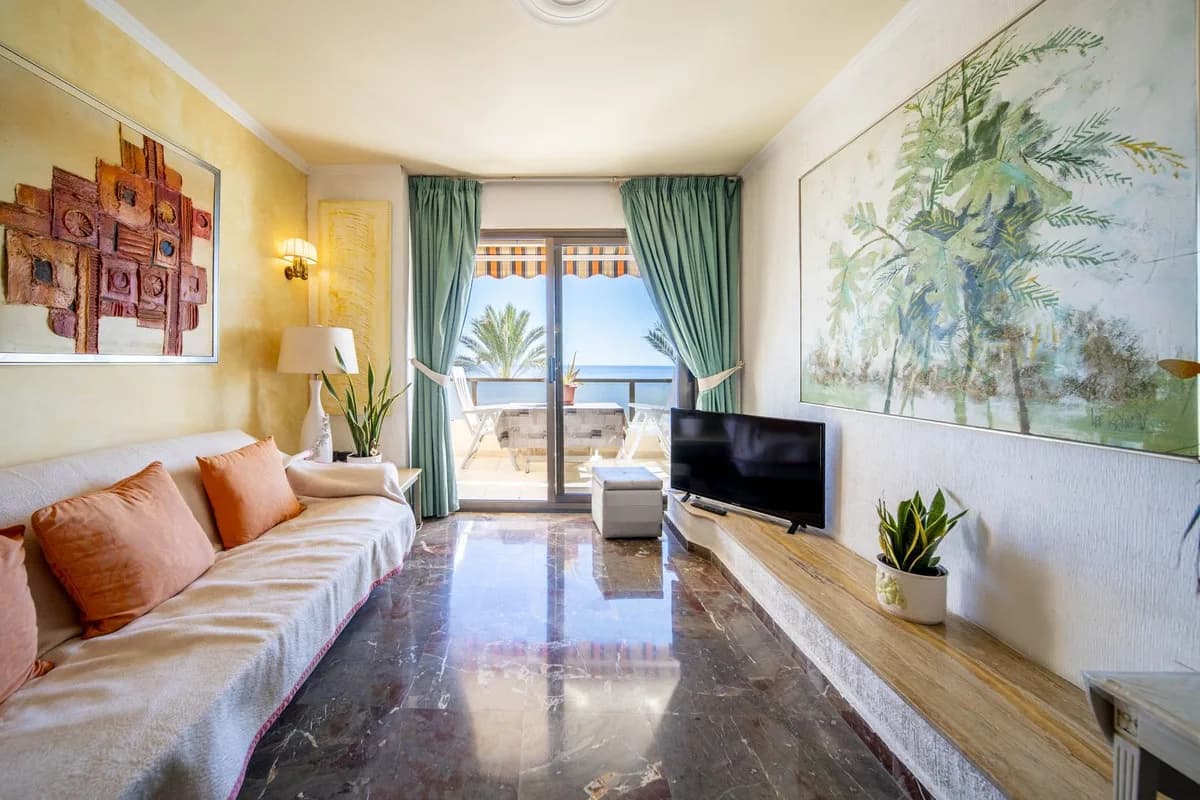 3 Bedroom Middle Floor Apartment for Sale in Fuengirola, Málaga - Image 6