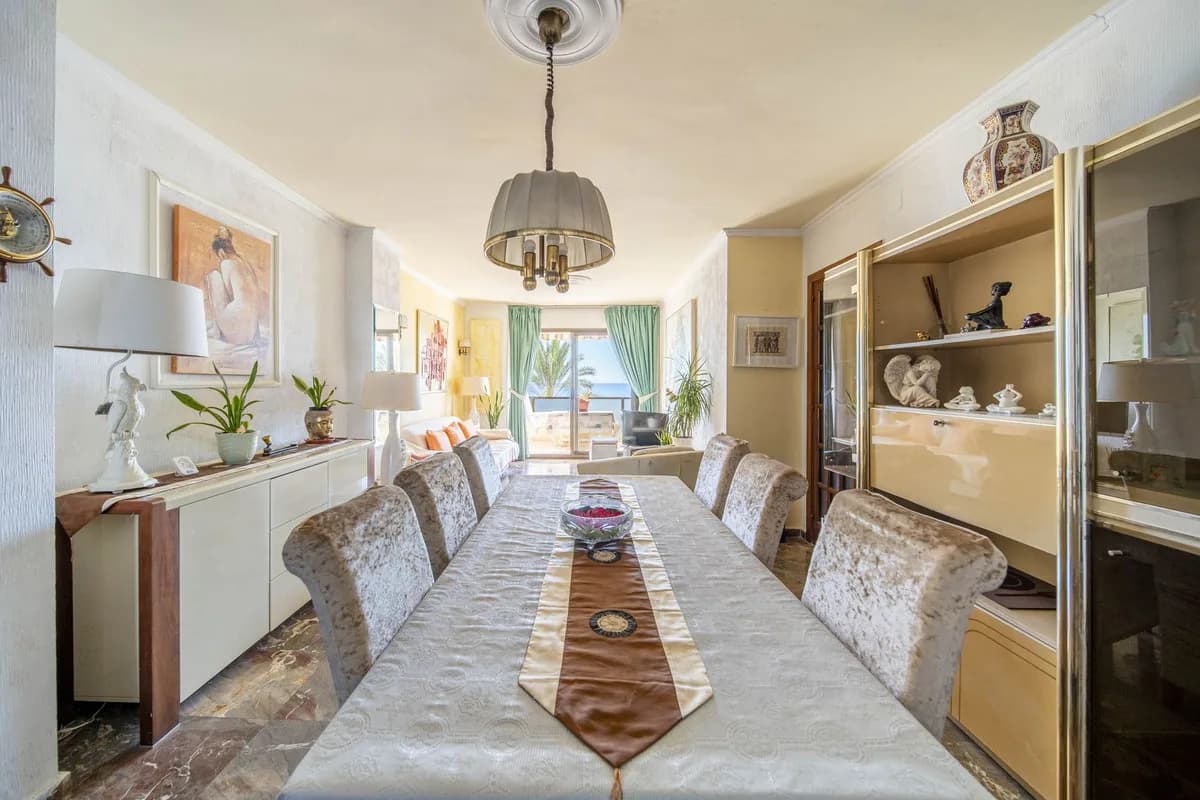 3 Bedroom Middle Floor Apartment for Sale in Fuengirola, Málaga - Image 8