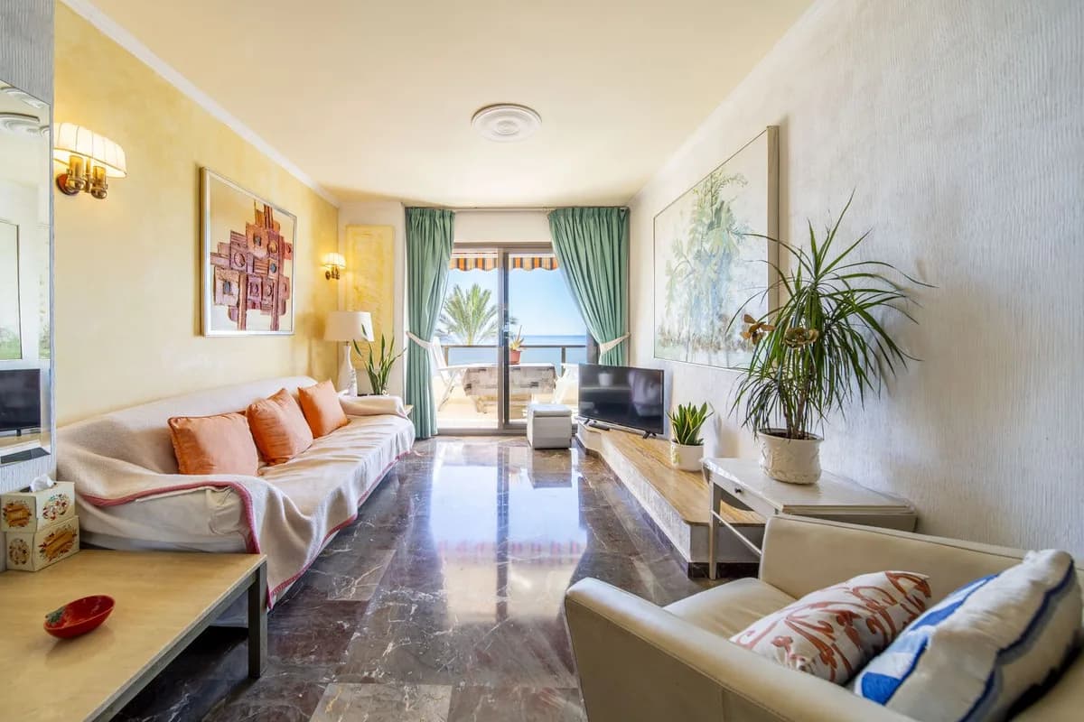 3 Bedroom Middle Floor Apartment for Sale in Fuengirola, Málaga - Image 9