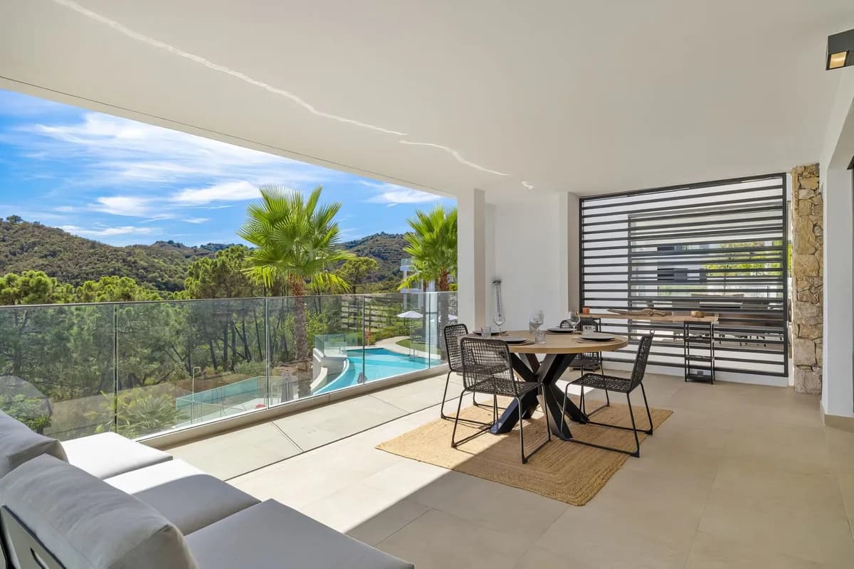 2 Bedroom Middle Floor Apartment for Sale in Selwo, Málaga - Image 8