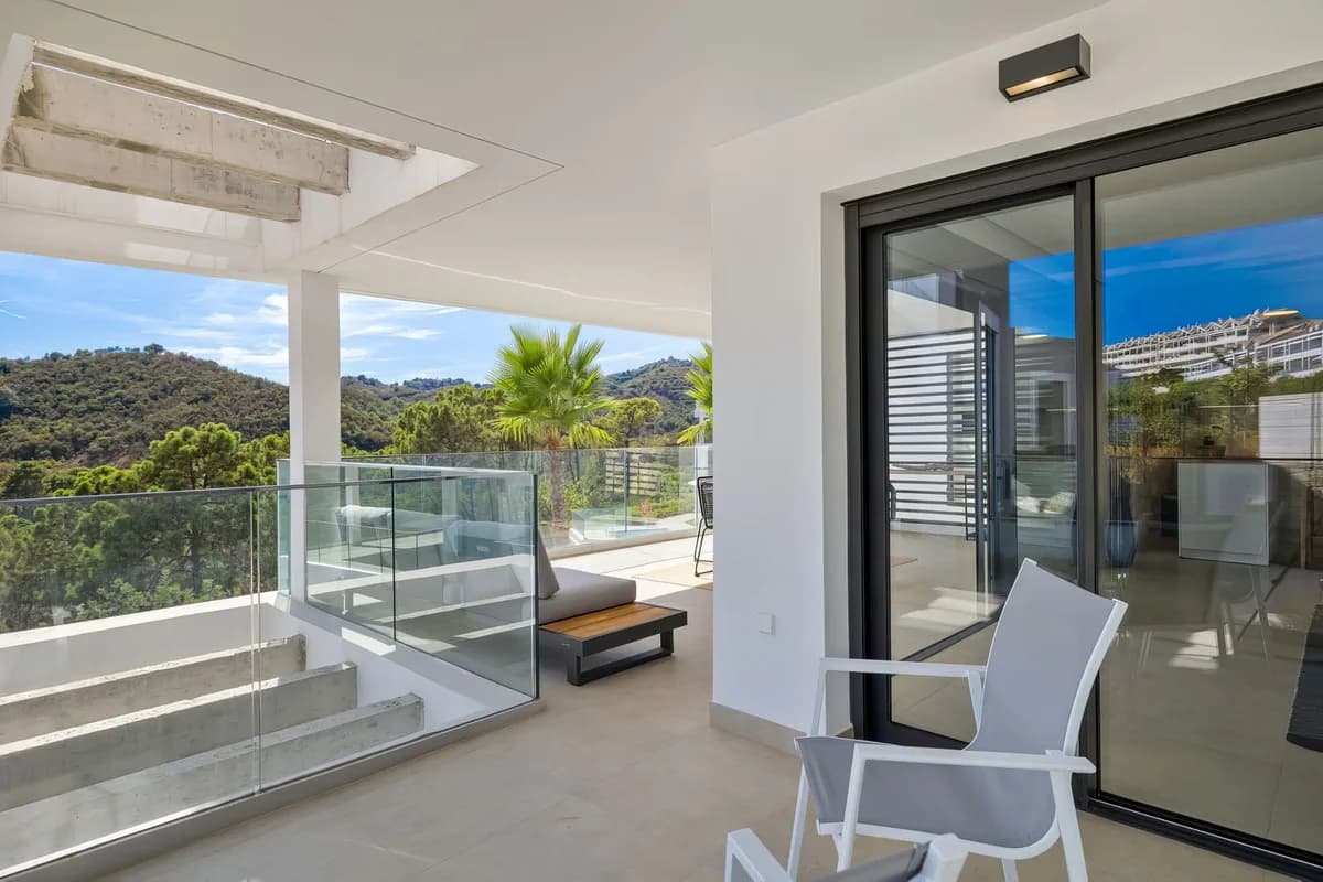 2 Bedroom Middle Floor Apartment for Sale in Selwo, Málaga - Image 9