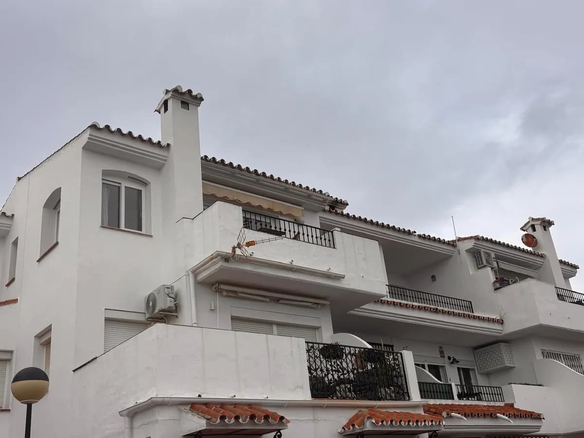 1 Bedroom Top Floor Apartment for Sale in Manilva, Málaga - Image 2