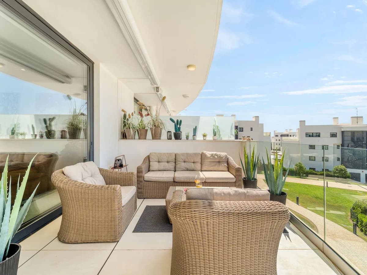 2 Bedroom Middle Floor Apartment for Sale in Fuengirola, Málaga - Image 3