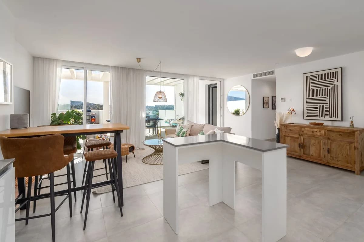 3 Bedroom Middle Floor Apartment for Sale in La Cala de Mijas, Málaga - Image 8
