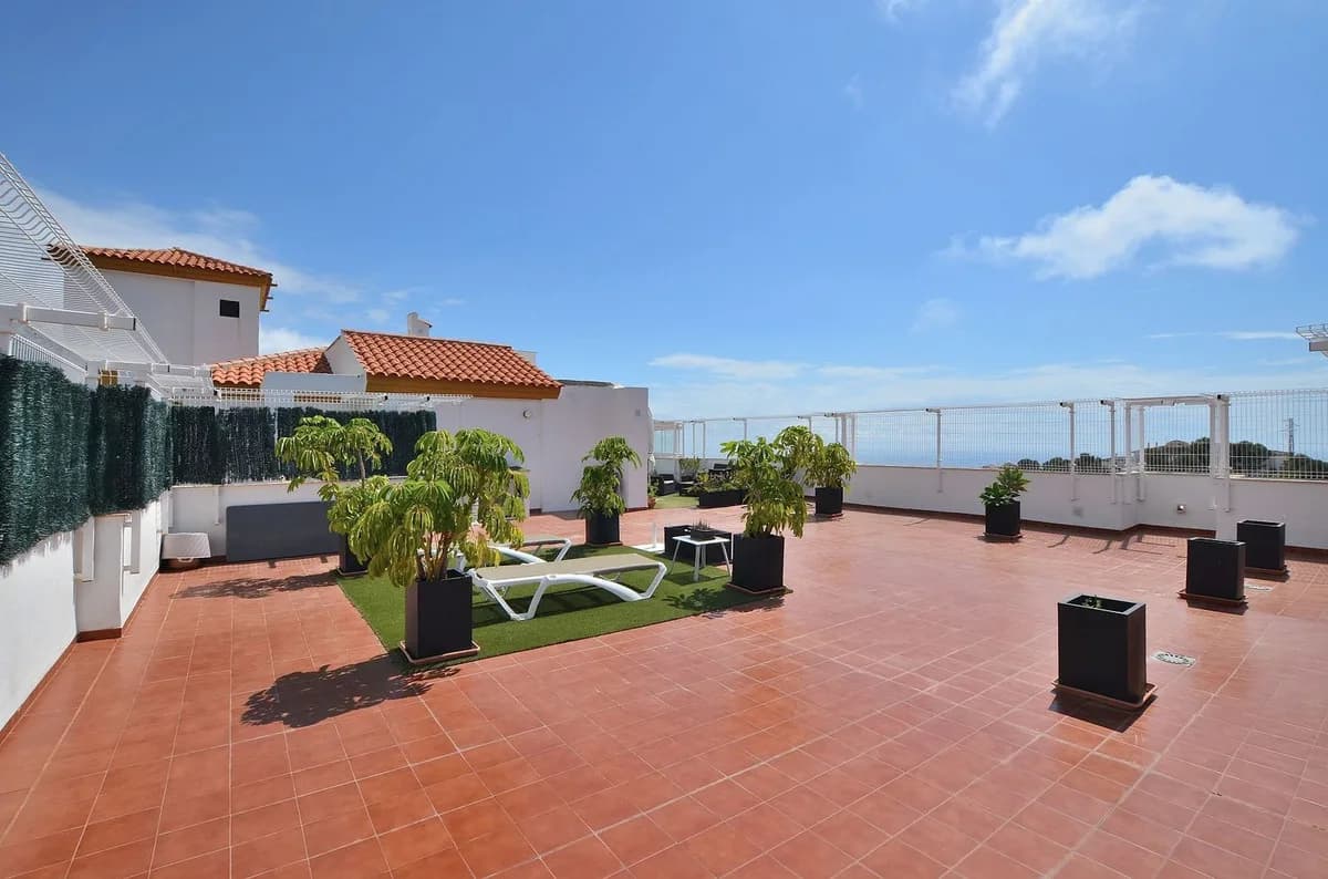 3 Bedroom Penthouse for Sale in Benalmadena Pueblo, Málaga