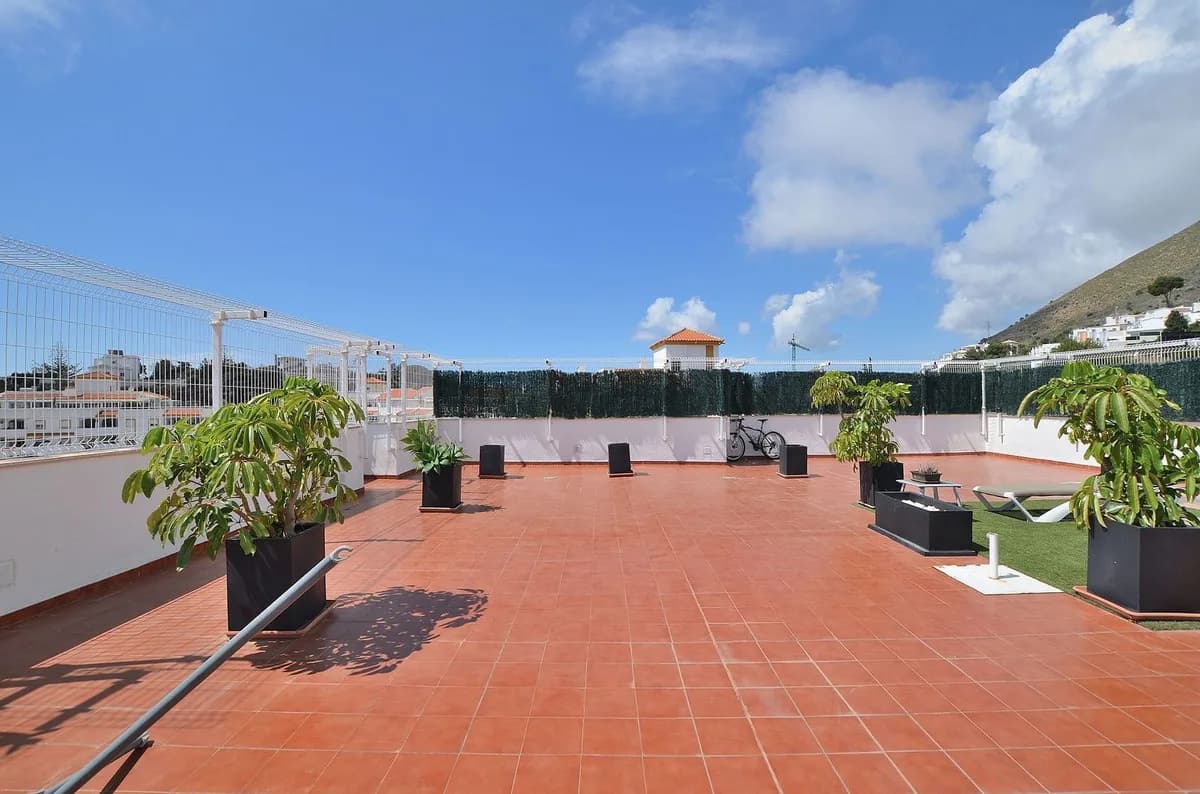 3 Bedroom Penthouse for Sale in Benalmadena Pueblo, Málaga - Image 2