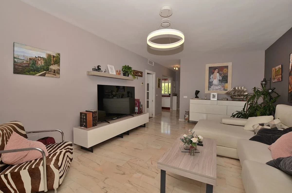 3 Bedroom Penthouse for Sale in Benalmadena Pueblo, Málaga - Image 9