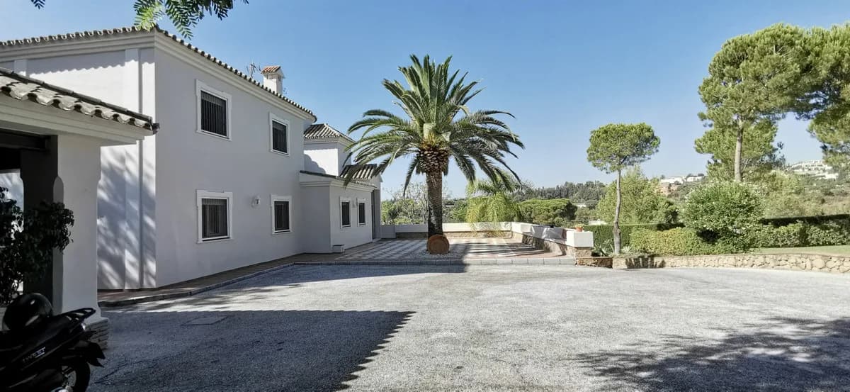 5 Bedroom Detached Villa for Sale in Estepona, Málaga - Image 8