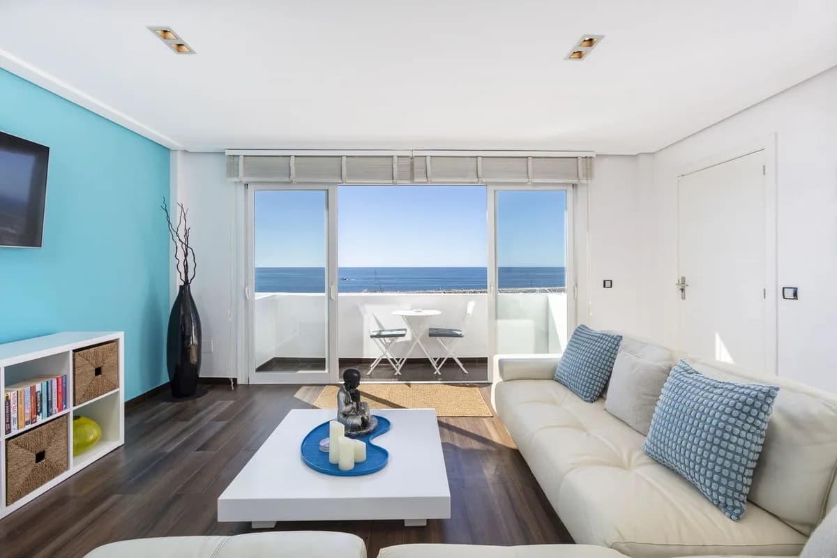 2 Bedroom Top Floor Apartment for Sale in Puerto Banús, Málaga - Image 4