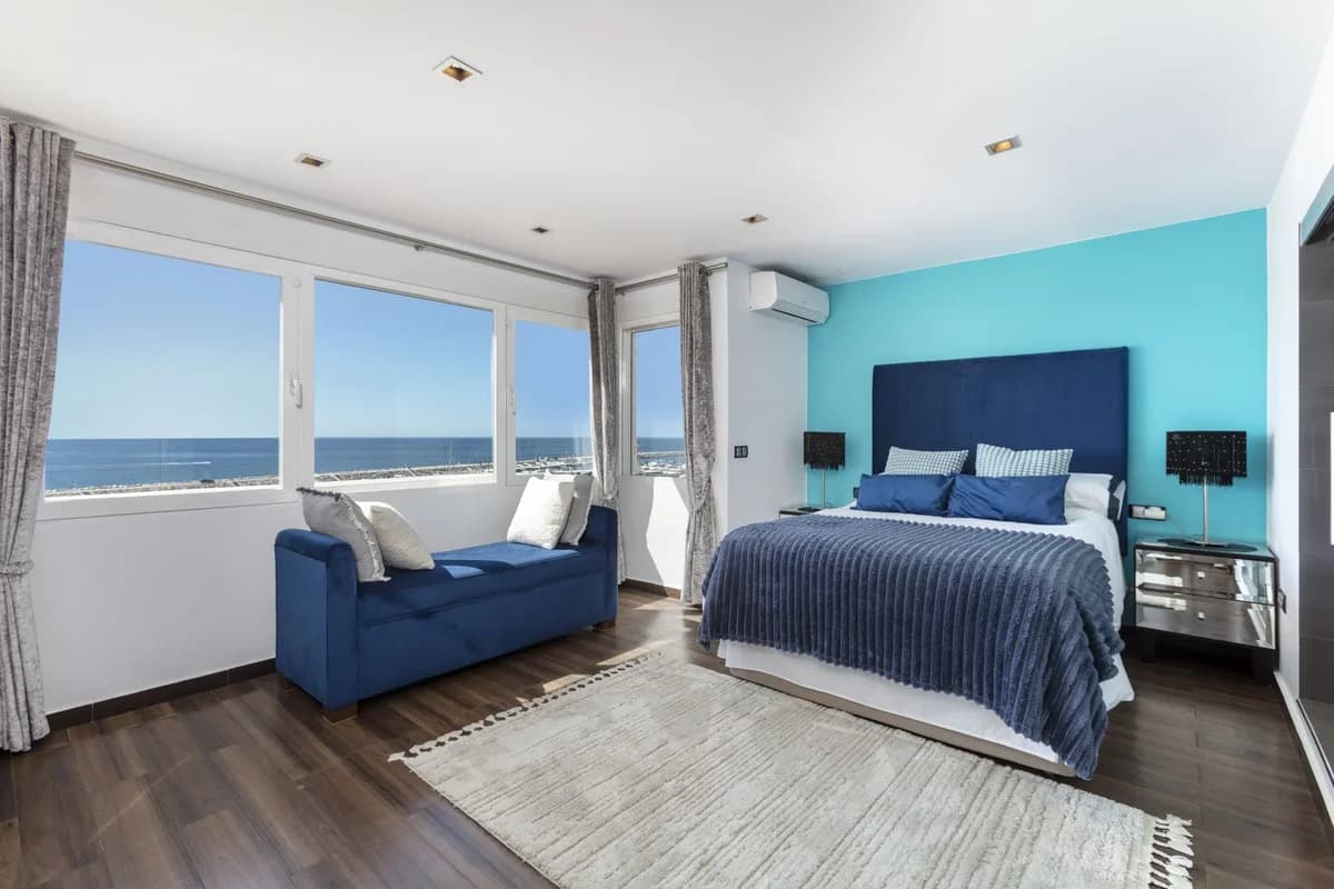 2 Bedroom Top Floor Apartment for Sale in Puerto Banús, Málaga - Image 5