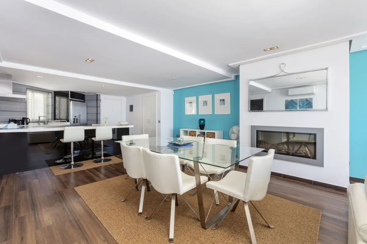 2 Bedroom Top Floor Apartment for Sale in Puerto Banús, Málaga - Image 6