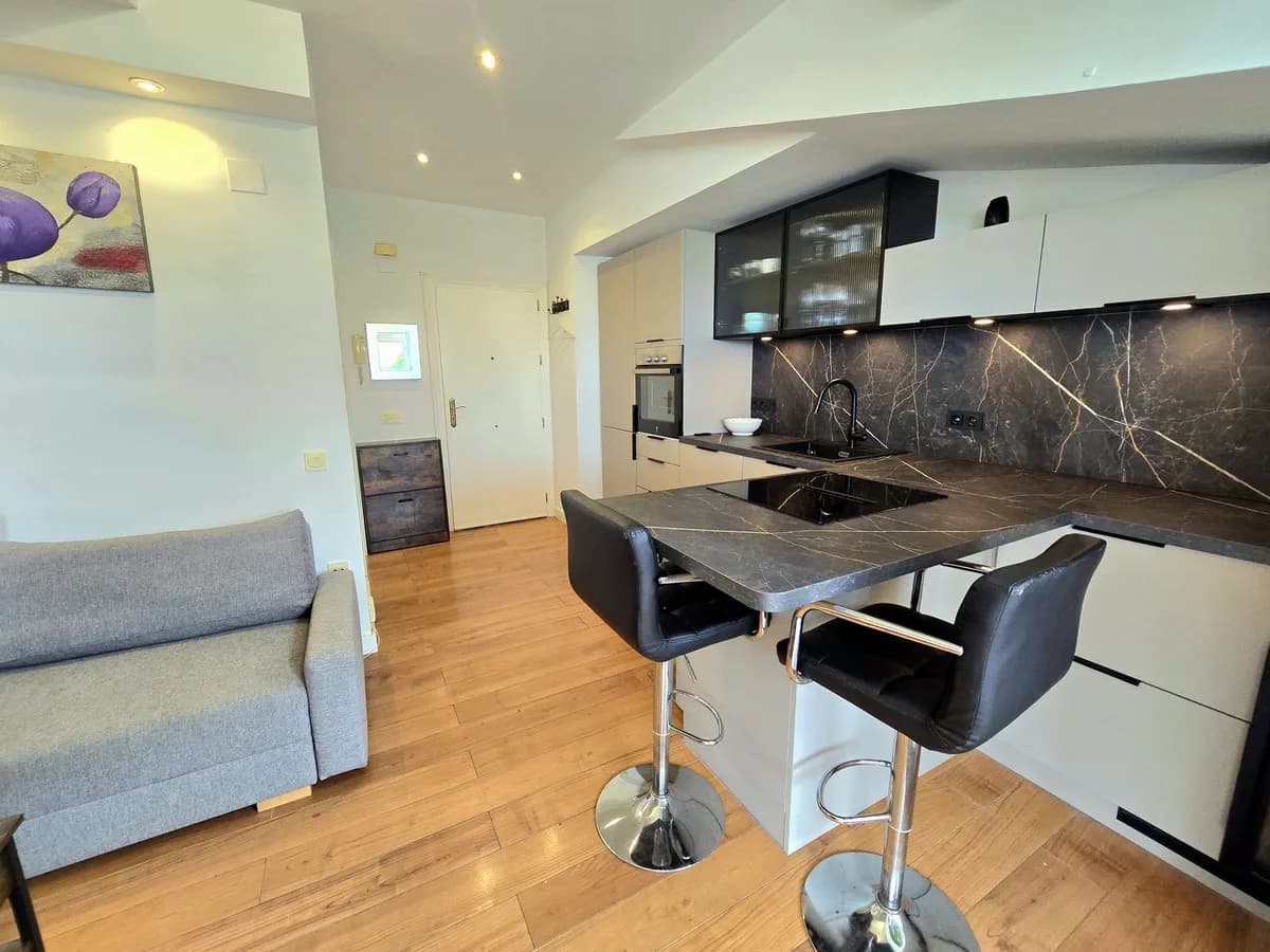 1 Bedroom Top Floor Apartment for Sale in The Golden Mile, Málaga - Image 3