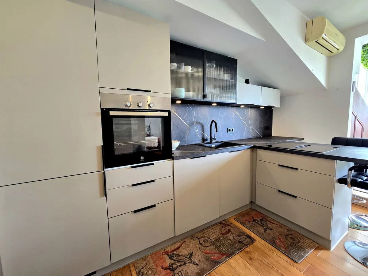 1 Bedroom Top Floor Apartment for Sale in The Golden Mile, Málaga - Image 4