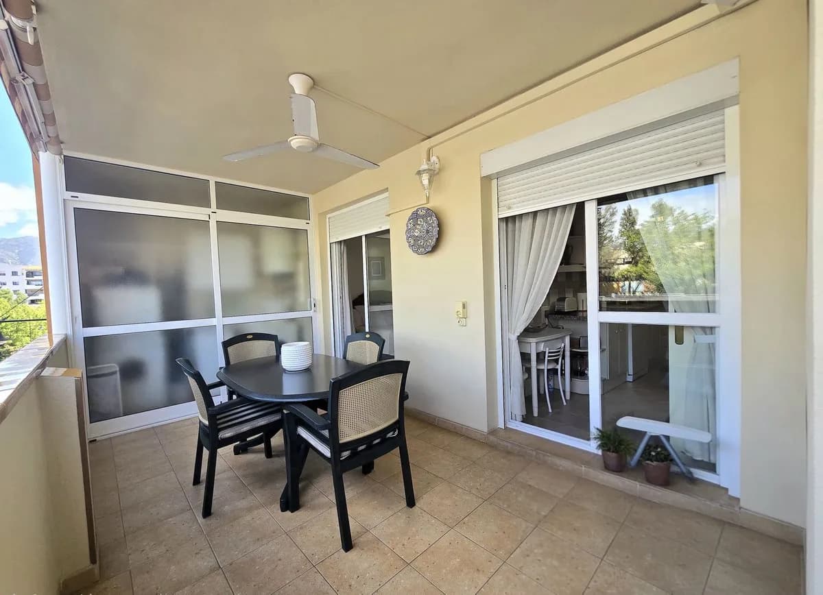 3 Bedroom Middle Floor Apartment for Sale in Fuengirola, Málaga - Image 9