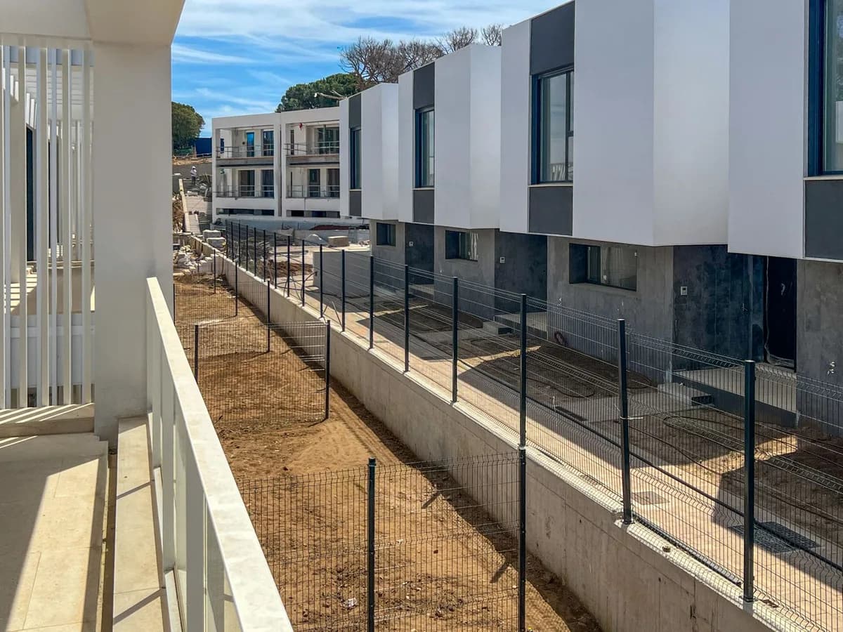 3 Bedroom Semi-Detached House for Sale in Elviria, Málaga - Image 8