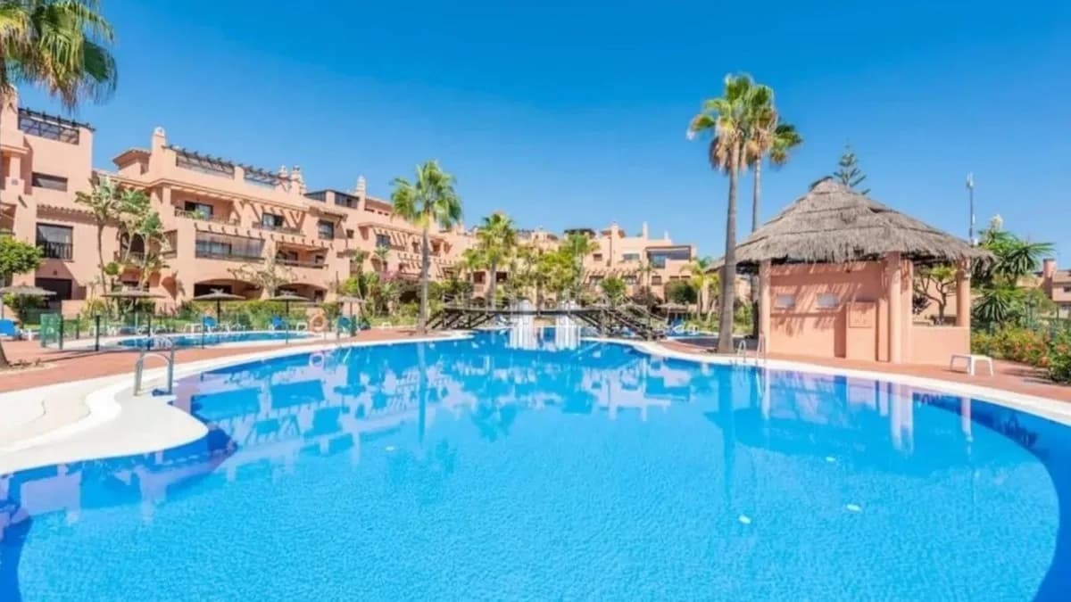 4 Bedroom Ground Floor Apartment for Sale in Estepona, Málaga - Image 2