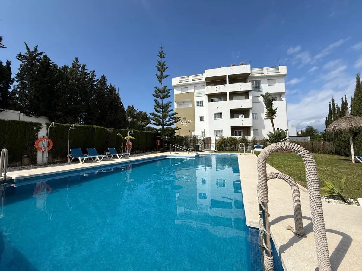 1 Bedroom Middle Floor Apartment for Sale in Nueva Andalucía, Málaga - Image 2