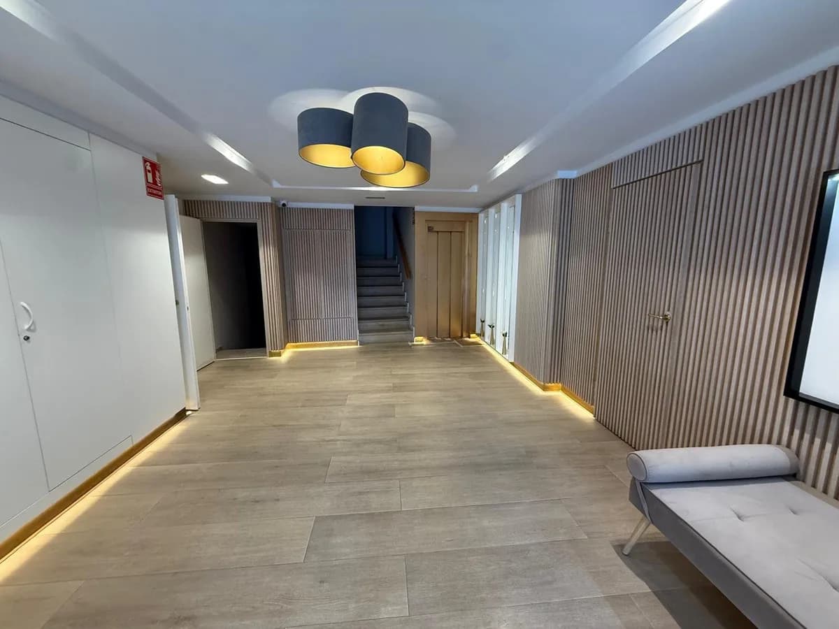 1 Bedroom Middle Floor Apartment for Sale in Nueva Andalucía, Málaga - Image 4