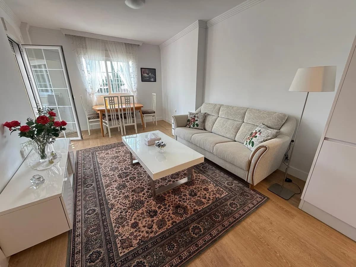 1 Bedroom Middle Floor Apartment for Sale in Nueva Andalucía, Málaga - Image 6