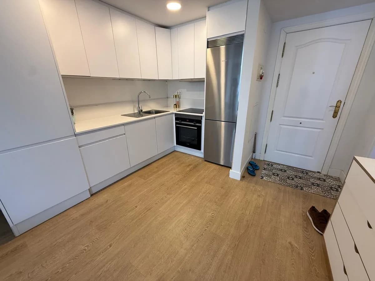 1 Bedroom Middle Floor Apartment for Sale in Nueva Andalucía, Málaga - Image 7