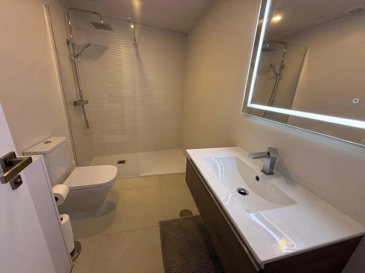 1 Bedroom Middle Floor Apartment for Sale in Nueva Andalucía, Málaga - Image 8