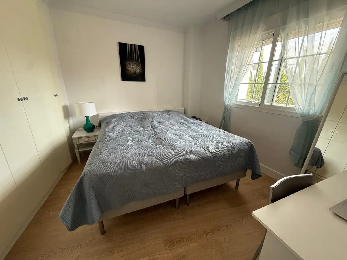 1 Bedroom Middle Floor Apartment for Sale in Nueva Andalucía, Málaga - Image 9