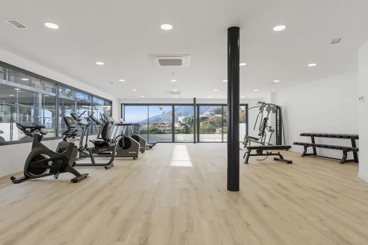 3 Bedroom Middle Floor Apartment for Sale in Altos de los Monteros, Málaga - Image 5