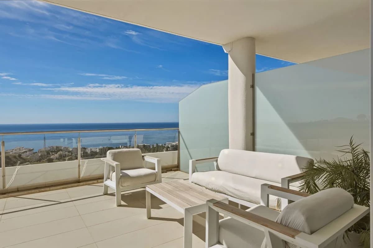 2 Bedroom Top Floor Apartment for Sale in Benalmadena Costa, Málaga - Image 3