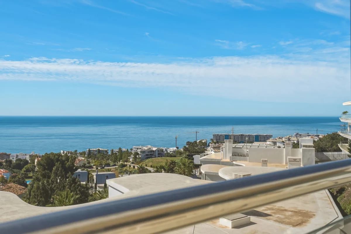 2 Bedroom Top Floor Apartment for Sale in Benalmadena Costa, Málaga - Image 4