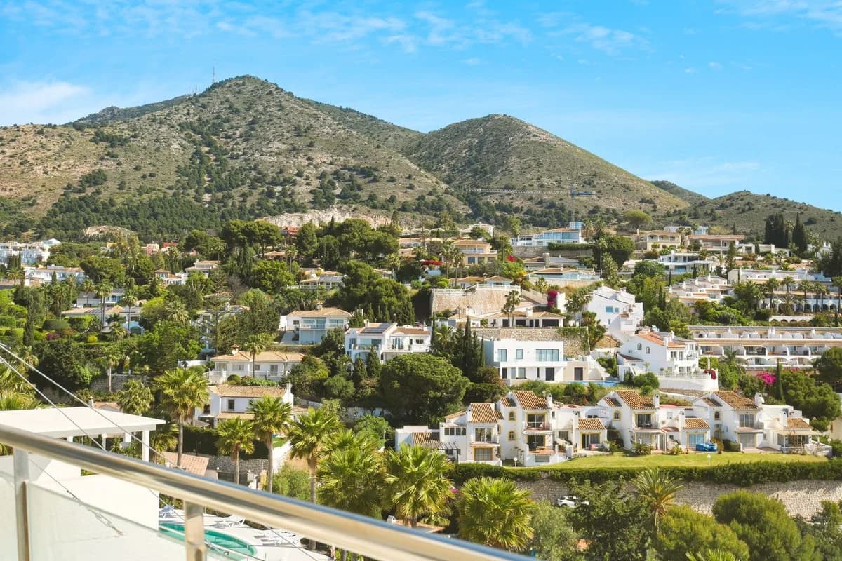 2 Bedroom Top Floor Apartment for Sale in Benalmadena Costa, Málaga - Image 5