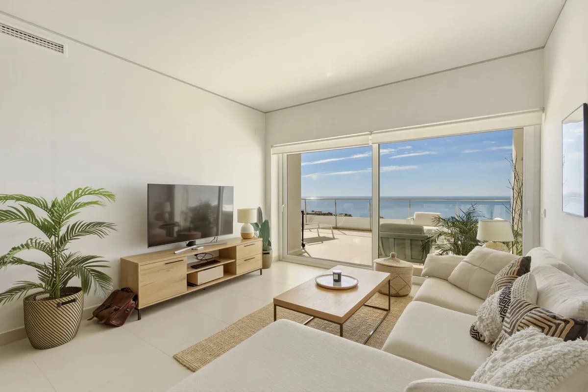 2 Bedroom Top Floor Apartment for Sale in Benalmadena Costa, Málaga - Image 7
