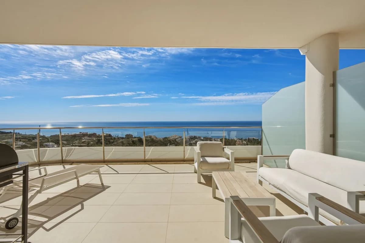 2 Bedroom Top Floor Apartment for Sale in Benalmadena Costa, Málaga - Image 8