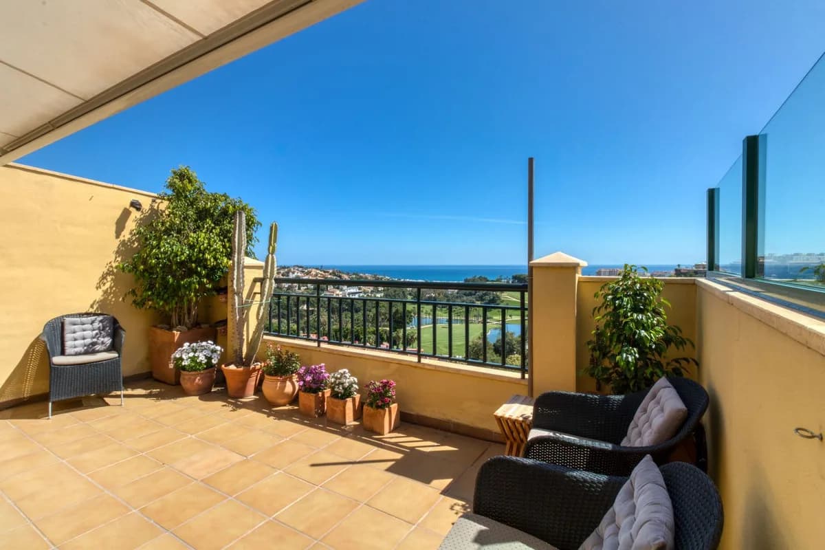 2 Bedroom Penthouse for Sale in Benalmadena, Málaga - Image 3