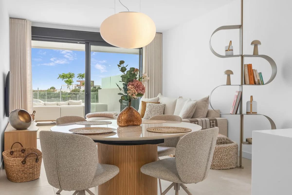 2 Bedroom Ground Floor Apartment for Sale in Altos de los Monteros, Málaga