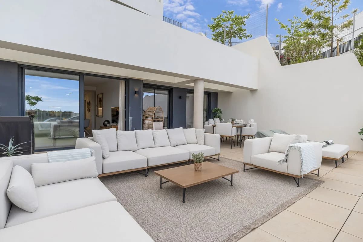 2 Bedroom Ground Floor Apartment for Sale in Altos de los Monteros, Málaga - Image 2
