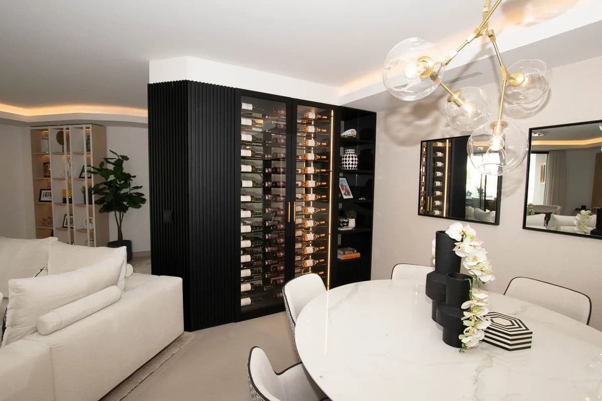3 Bedroom Middle Floor Apartment for Sale in Puerto Banús, Málaga - Image 5