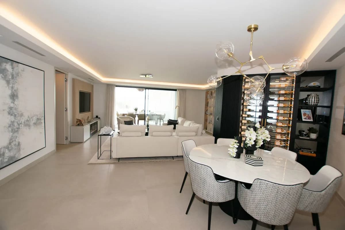 3 Bedroom Middle Floor Apartment for Sale in Puerto Banús, Málaga - Image 8