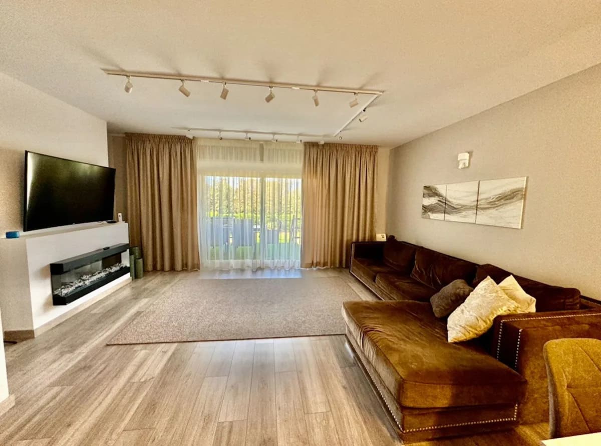 3 Bedroom Townhouse for Sale in Atalaya, Málaga - Image 3