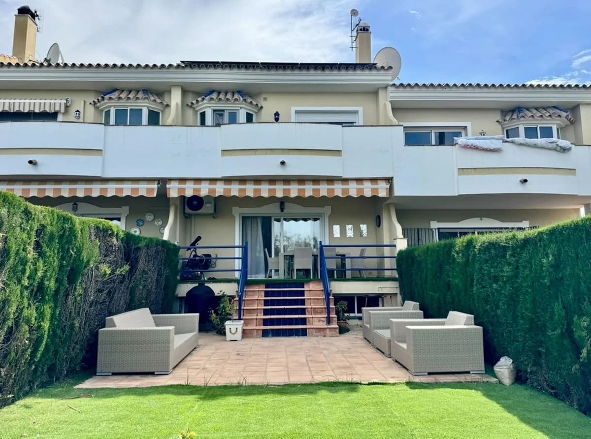 3 Bedroom Townhouse for Sale in Atalaya, Málaga - Image 8