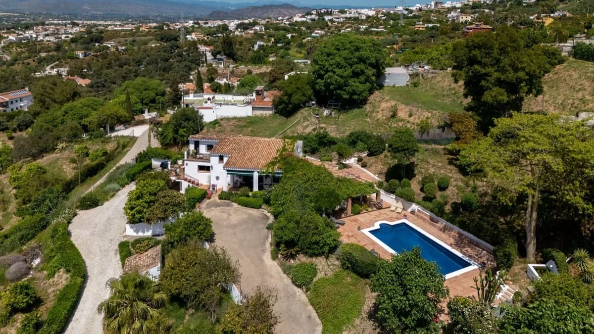 3 Bedroom Finca - Cortijo for Sale in Alhaurín el Grande, Málaga - Image 2