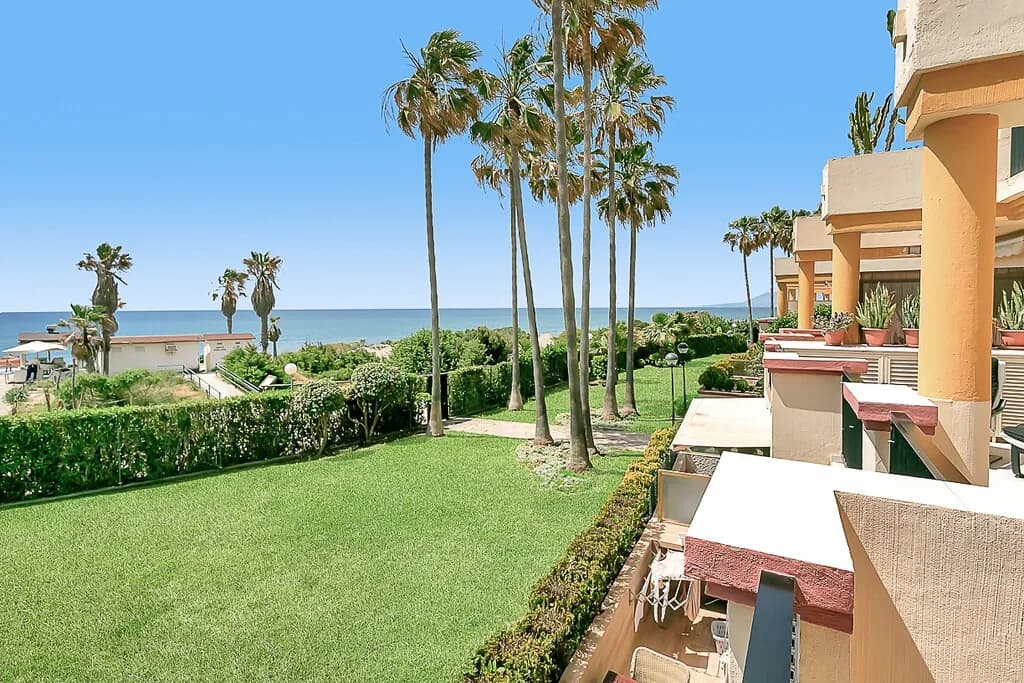 2 Bedroom Middle Floor Apartment for Sale in Marbella, Málaga - Image 2