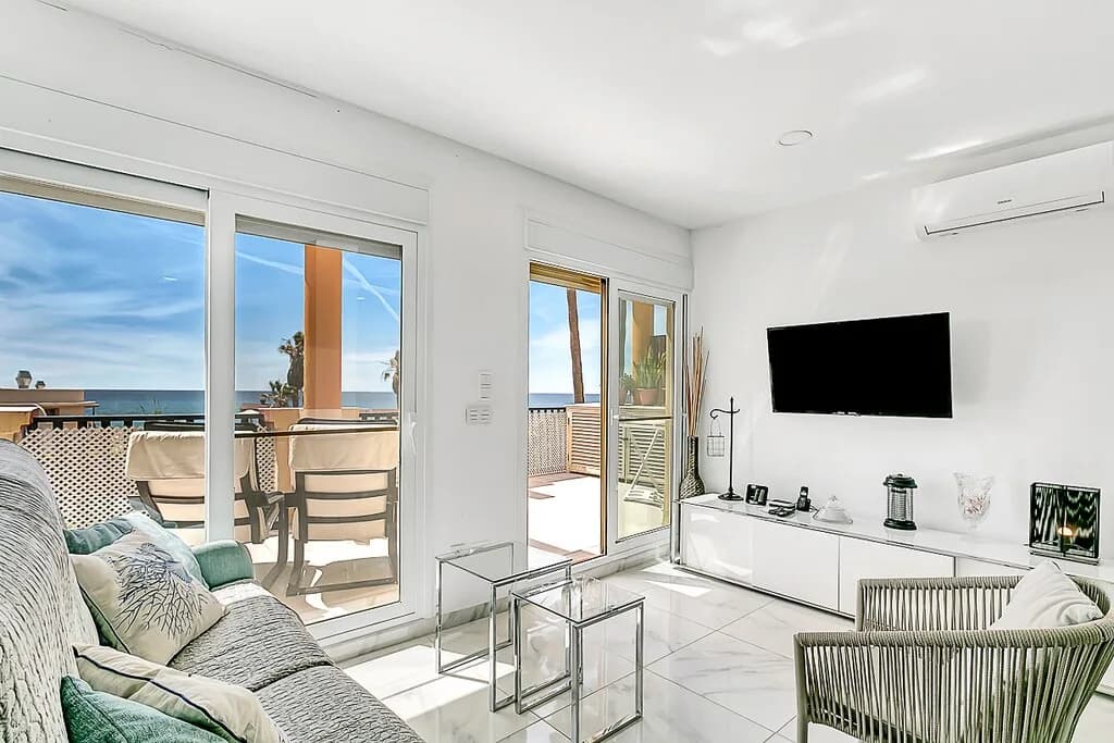 2 Bedroom Middle Floor Apartment for Sale in Marbella, Málaga - Image 4