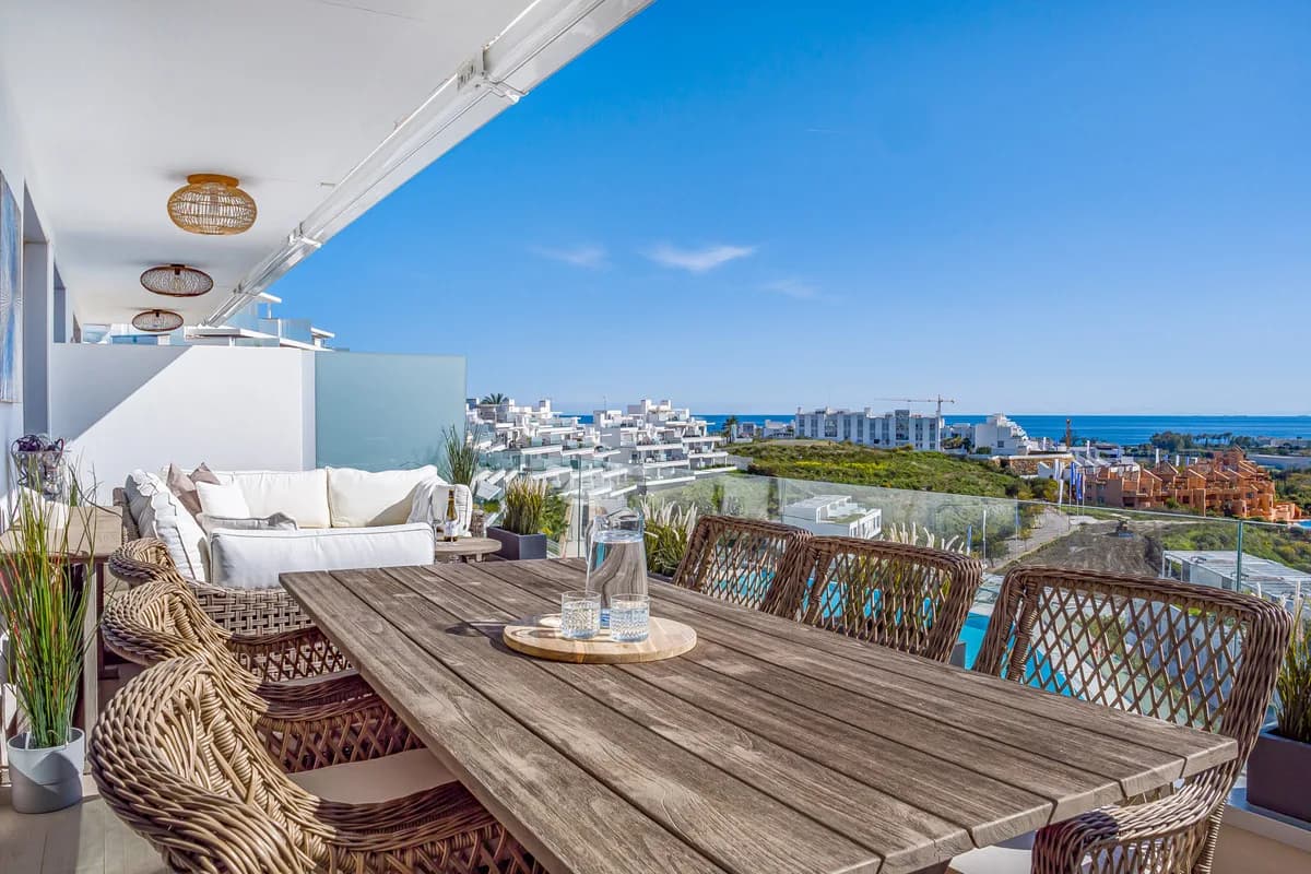 3 Bedroom Middle Floor Apartment for Sale in Cancelada, Málaga - Image 9